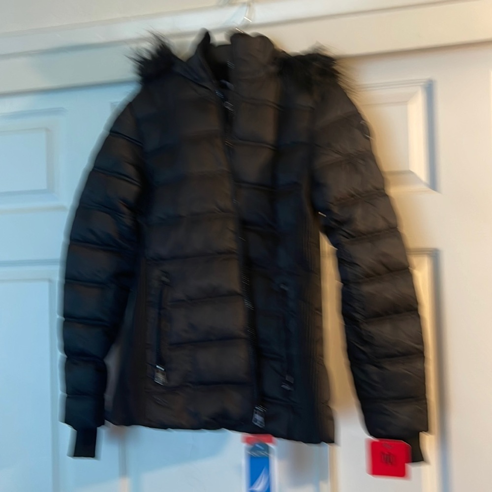 Selling a women’s brand new Nautica jacket.